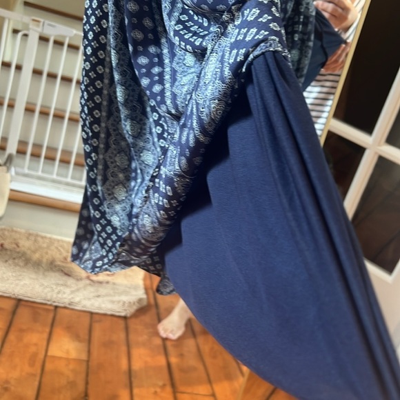 Elegant Blue Patterned Halter Dress - Picture 6 of 7